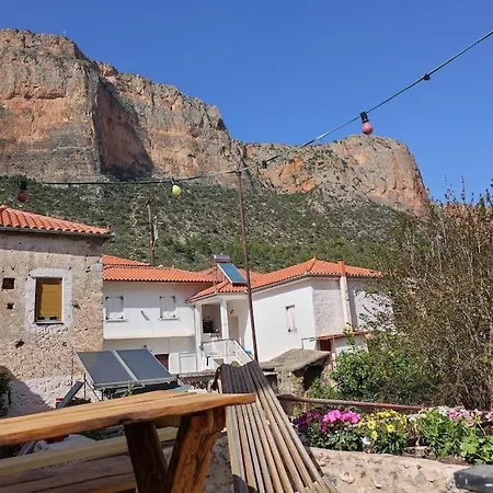 Large And Comfortable House At Leonidio's Sunny Side Semesterbostad