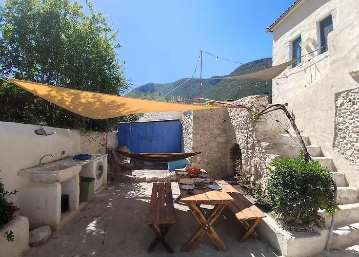 Large And Comfortable House At Leonidio's Sunny Side 別荘